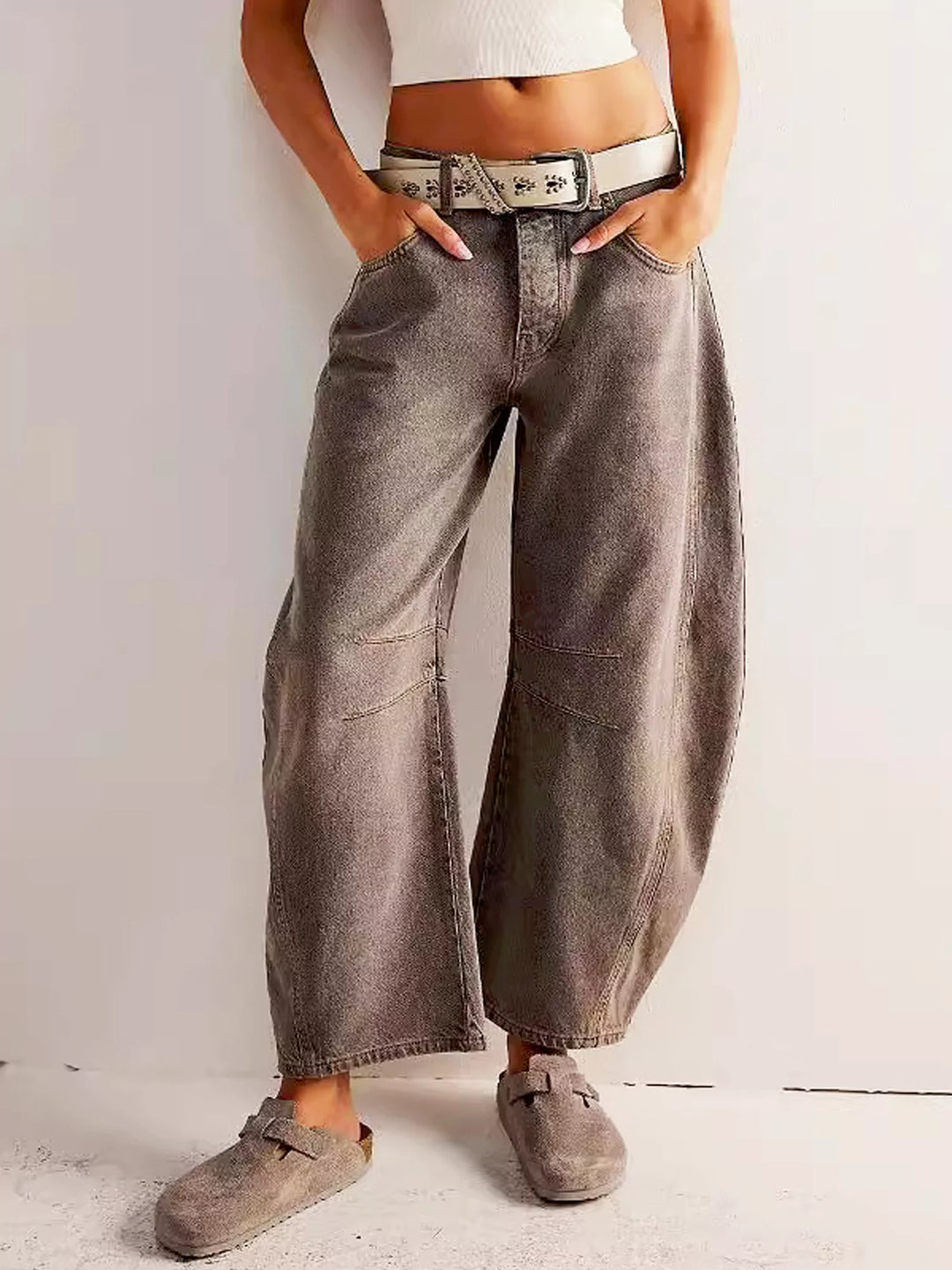 Low-rise wide-leg jeans