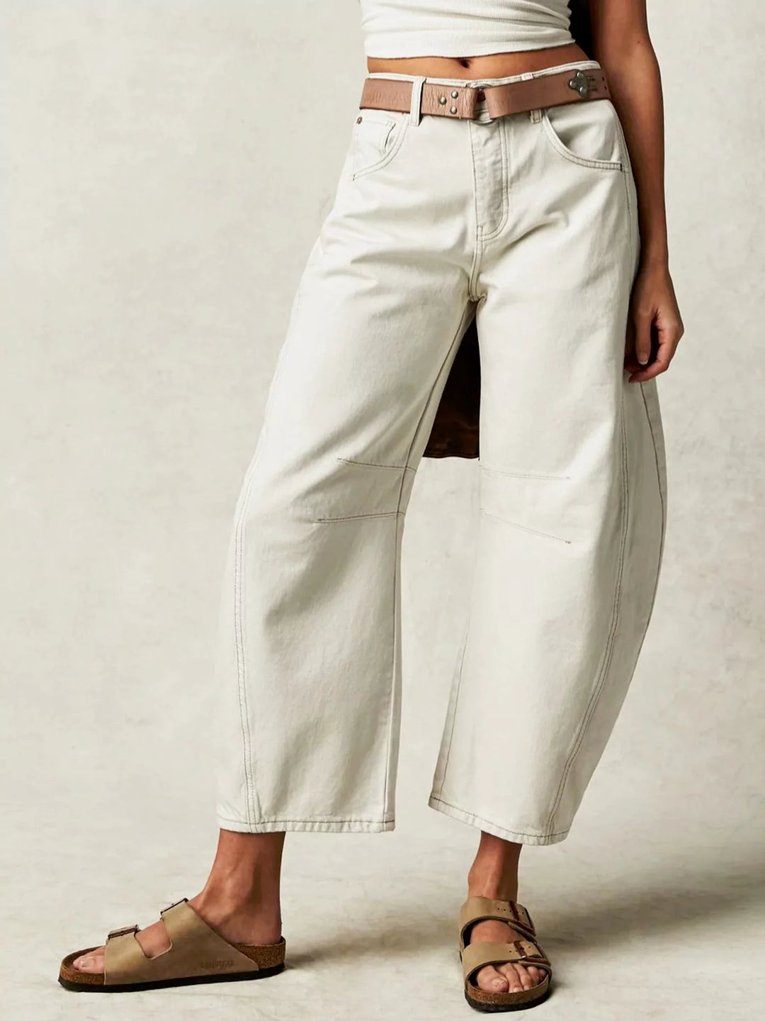Low-rise wide-leg jeans