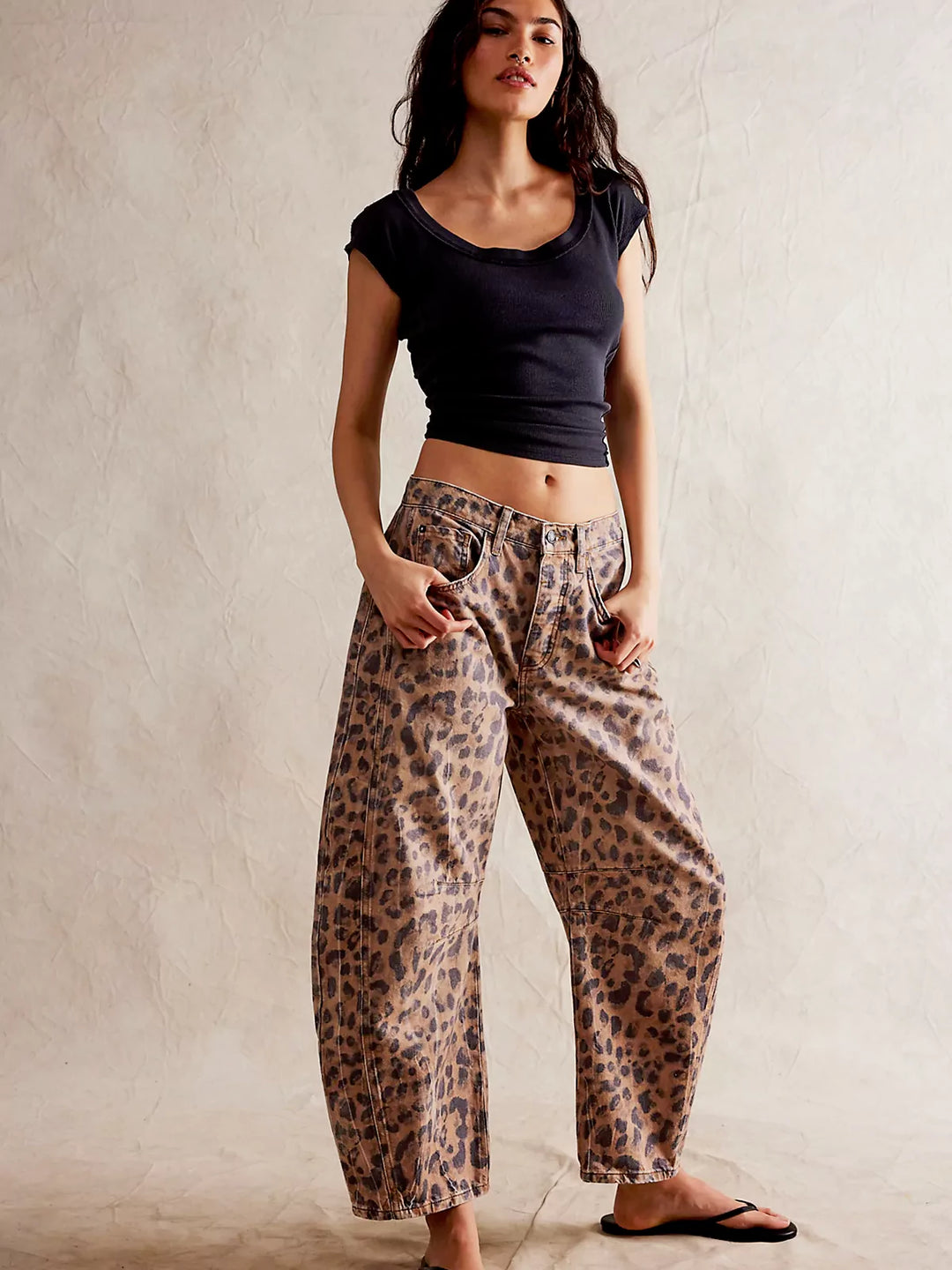Low-rise wide-leg jeans