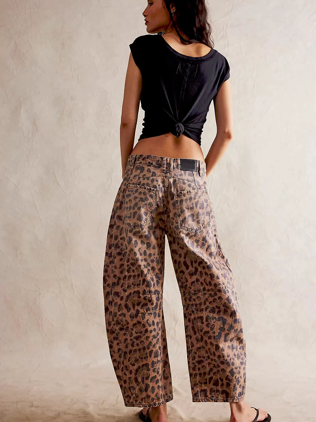 Low-rise wide-leg jeans