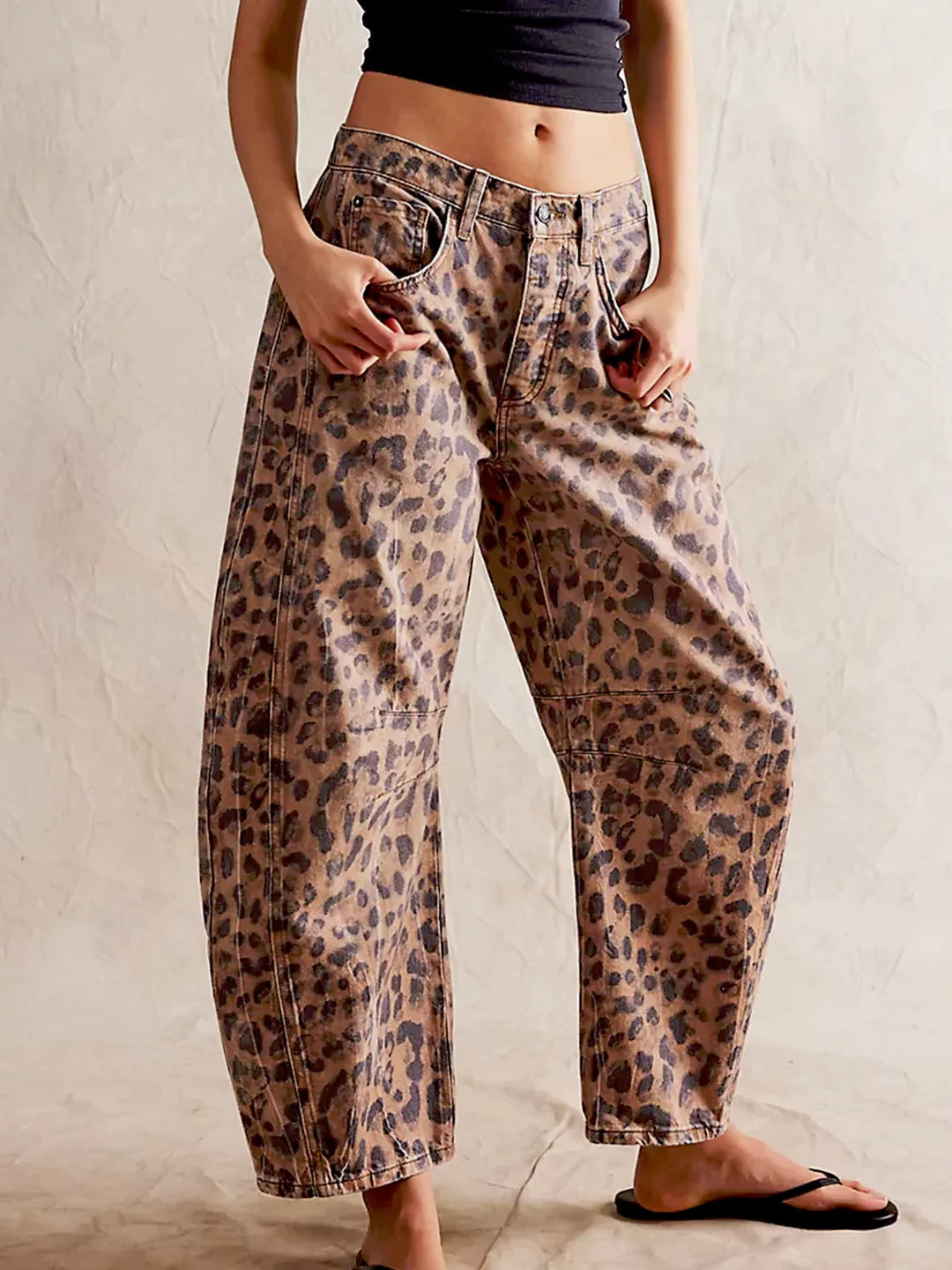 Low-rise wide-leg jeans