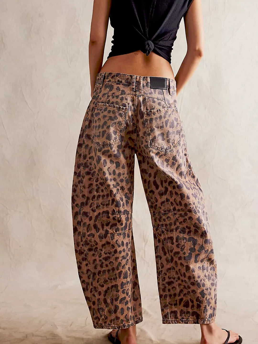Low-rise wide-leg jeans
