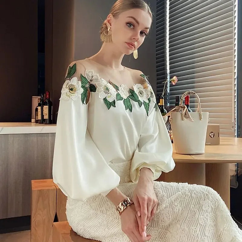 Blusa de Chifón con Encaje y Bordado Floral