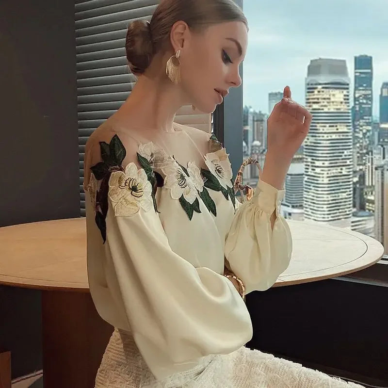 Blusa de Chifón con Encaje y Bordado Floral