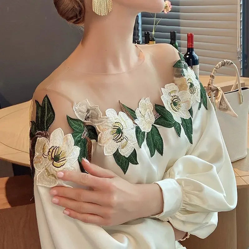 Blusa de Chifón con Encaje y Bordado Floral