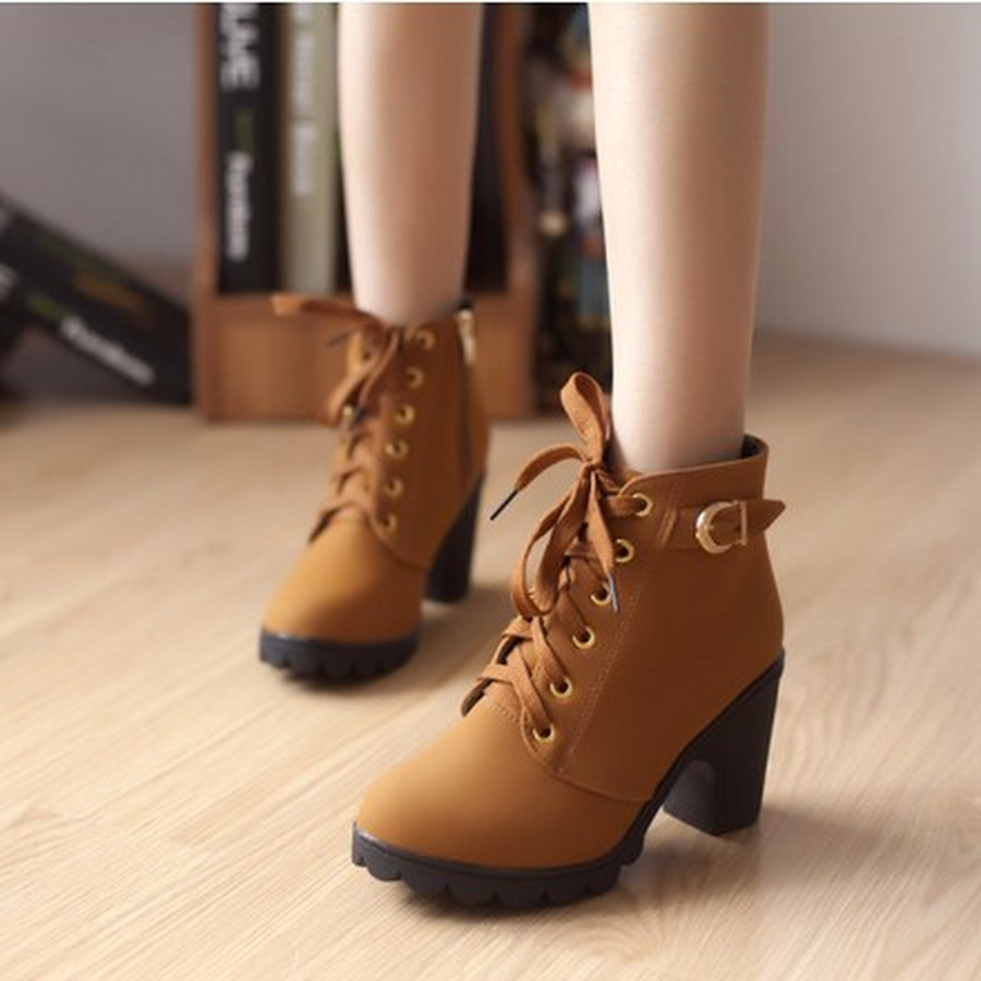 Botas de Tacón Alto con Cordones