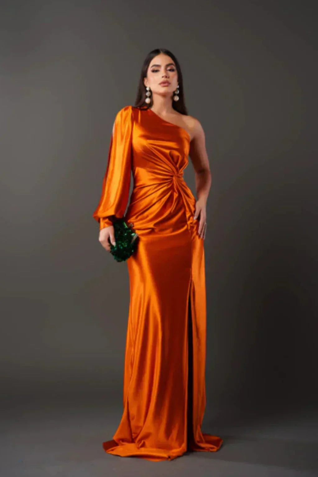 ARACELI - VESTIDO SATINADO DE UNA MANGA