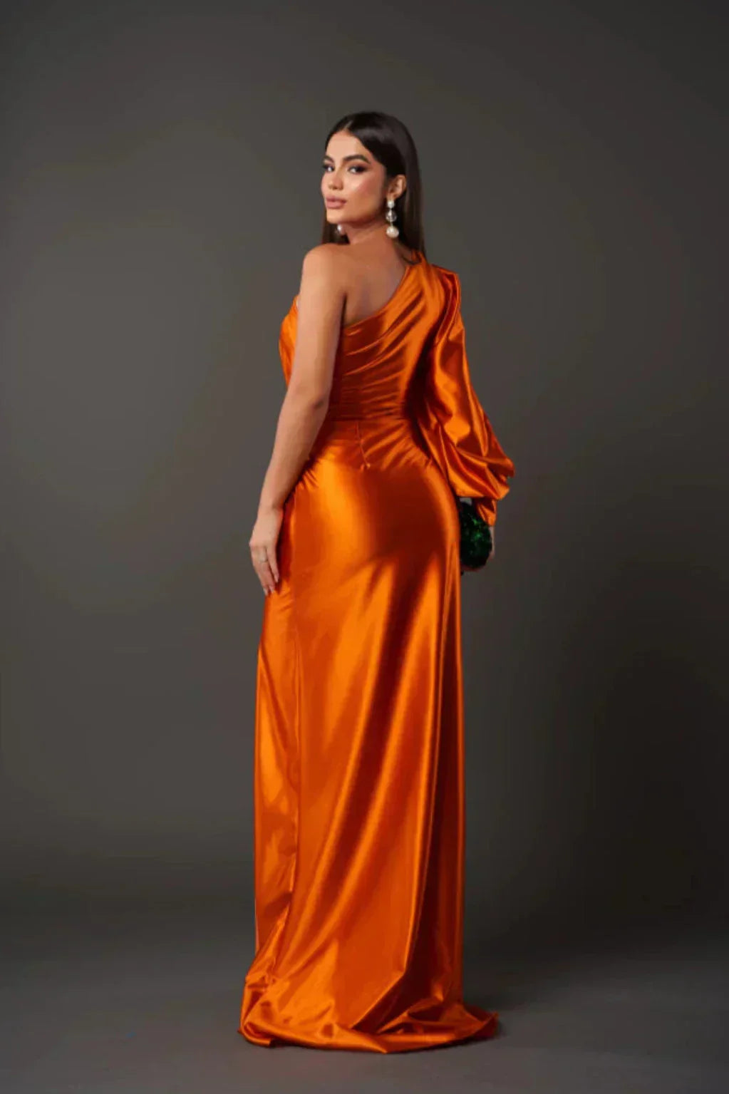 ARACELI - VESTIDO SATINADO DE UNA MANGA
