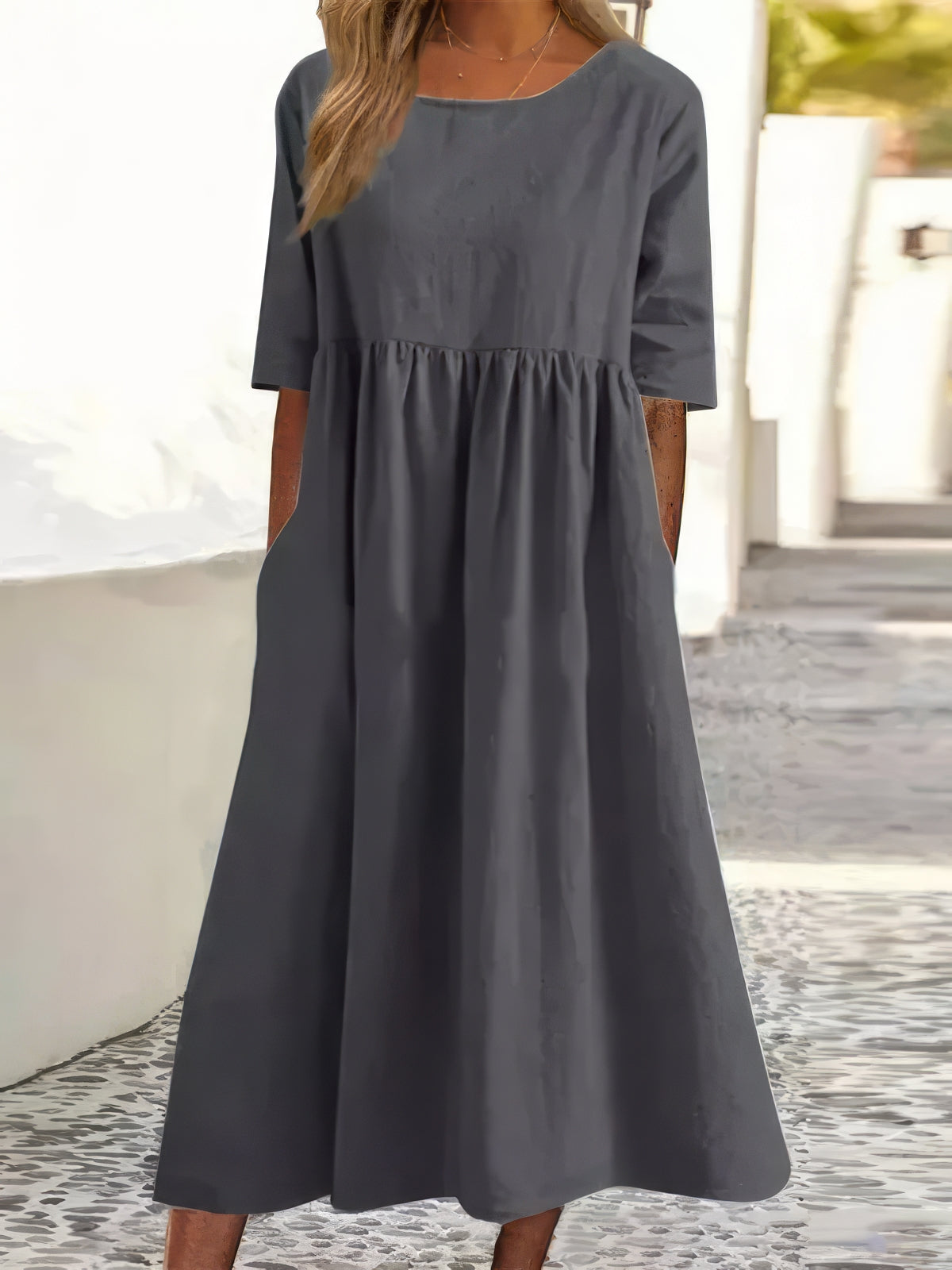 COTTON DRESS WITH ROUND NECK AND POCKETS