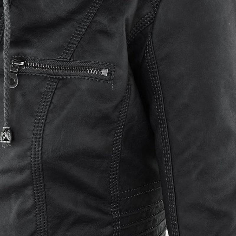 Chaqueta de cuero con capucha