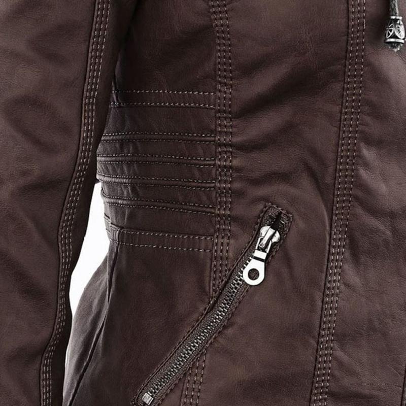 Chaqueta de cuero con capucha