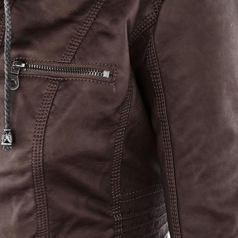 Chaqueta de cuero con capucha