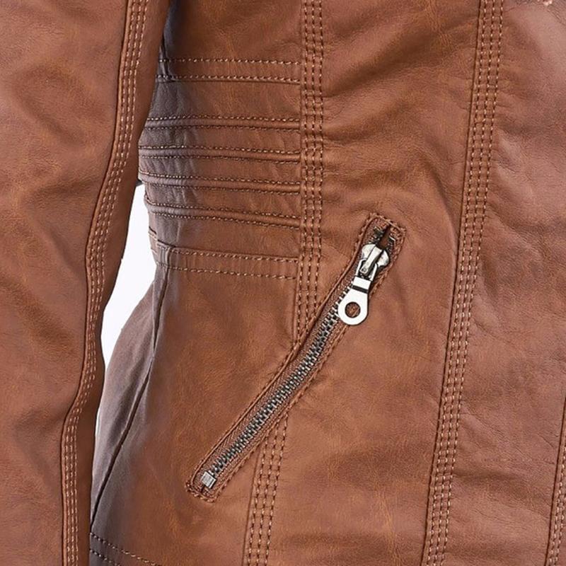 Chaqueta de cuero con capucha