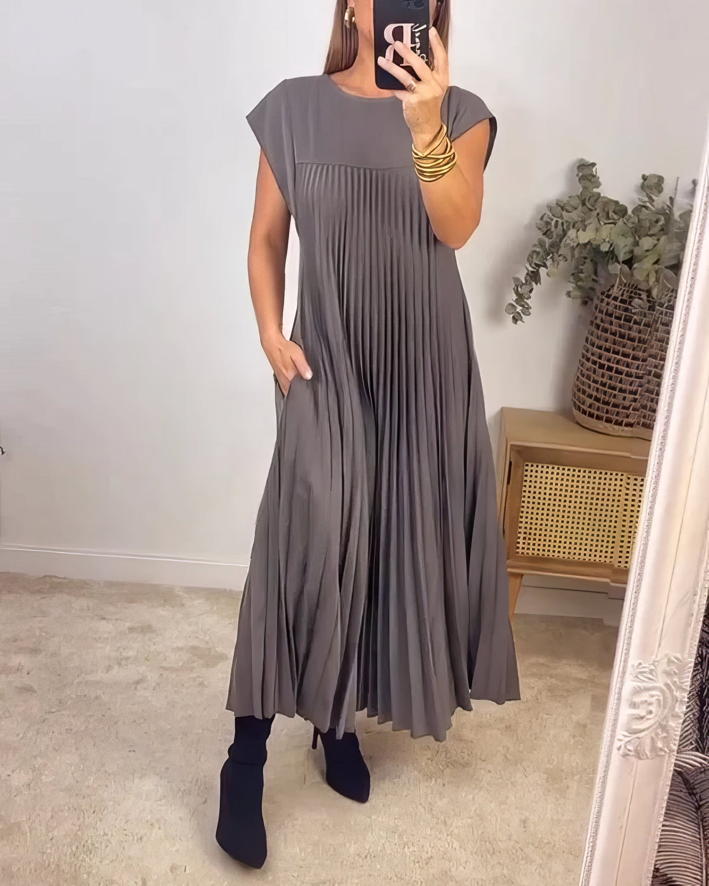 VESTIDO PLISADO SENCILLO SIN MANGAS