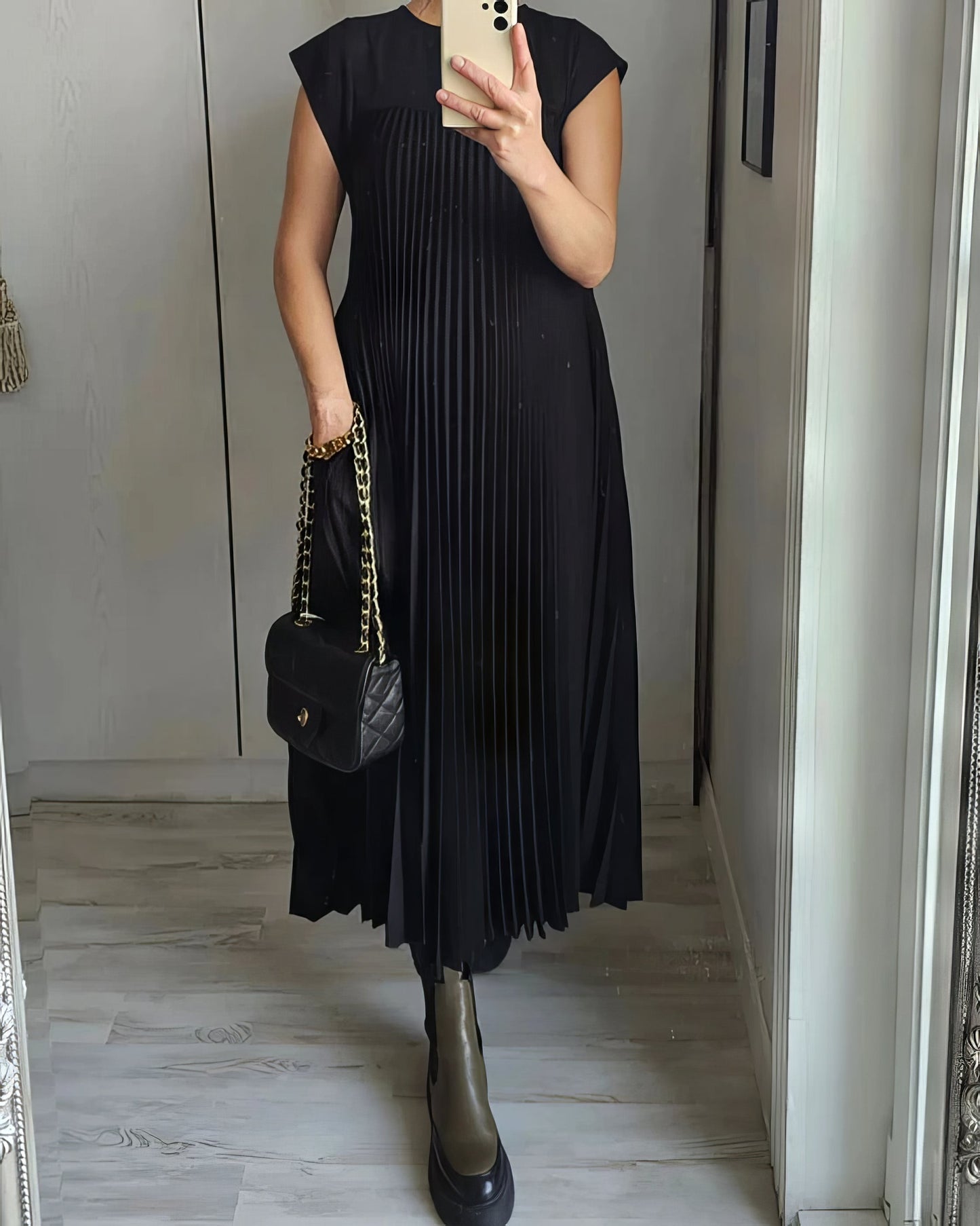 VESTIDO PLISADO SENCILLO SIN MANGAS