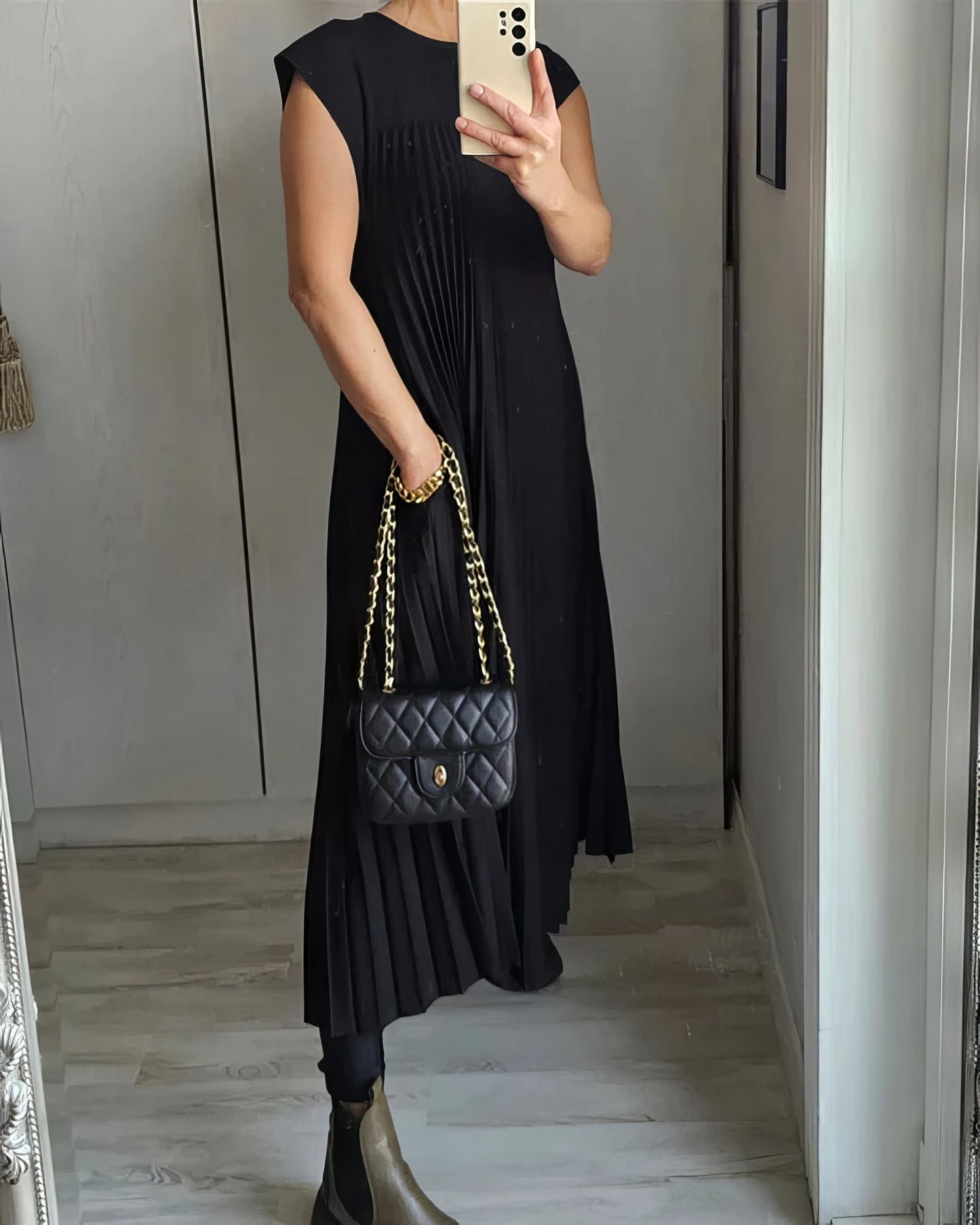 VESTIDO PLISADO SENCILLO SIN MANGAS